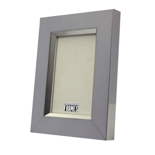 h08JjWCOnhtKMasiJf24aNkBmifSsW5jnutONIxU.jpg Scratched Silver Frame